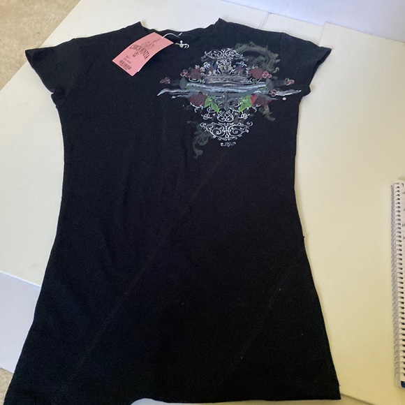 NWT Chica Bonita Black T-shirt with artsy Skull & Crossbones - Picture 1 of 4